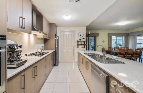 Munno Para House | Large spacious 4 bedroom home