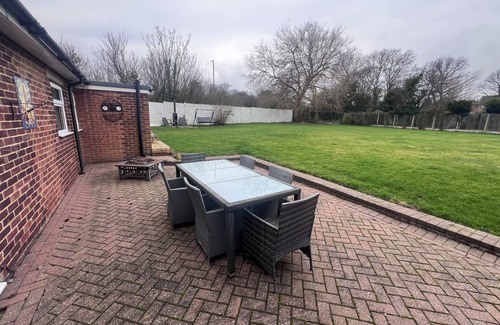 Swalecliffe House | Large spacious bungalow, parking for 4 cars, pets welcome!