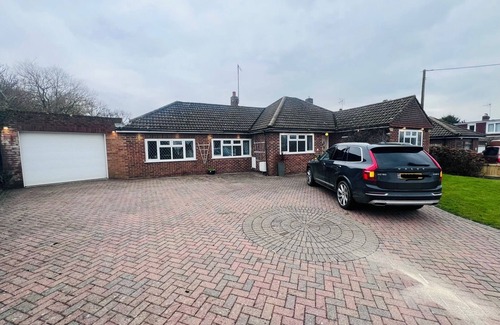 Swalecliffe House | Large spacious bungalow, parking for 4 cars, pets welcome!