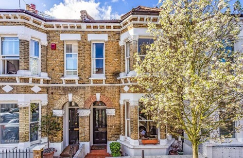 Town House | Large Spacious Family Home (sleeps 5), Parsons Green, LONDON