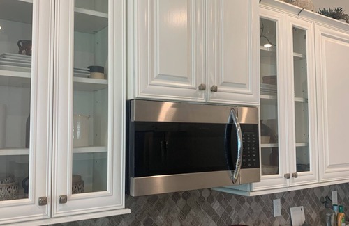 St. Augustine House | LARGE Spacious home, Outdoor Kitchen, Pool table, Sports bar, Golfcart, Dog park