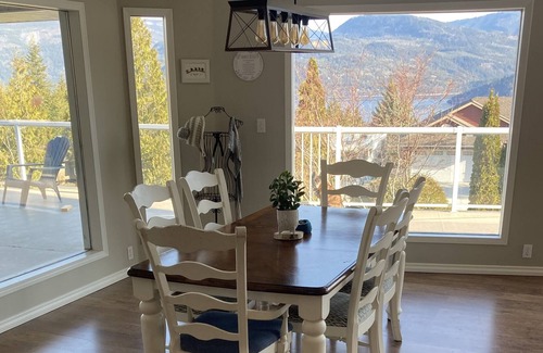 Blind Bay House | Large & spacious, open concept lake & mountain view family home in Sorrento.