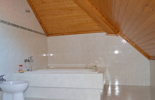 Vila Verde House | Large stone house in a wooded property with swimming pool