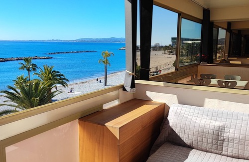 Saint-Laurent-du-Var Apartment | Large studio by the sea direct access to the beach