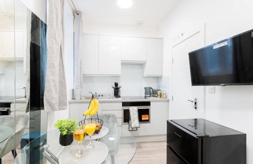 Kensal Green Apartment | Large Studio Apartment 30 mins to Oxford Street