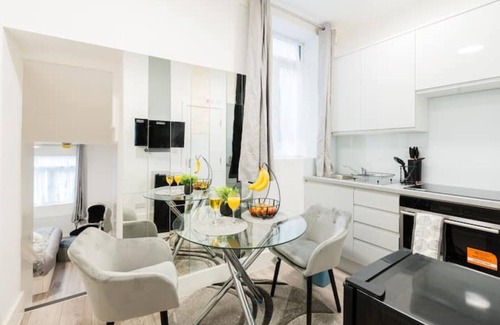 Kensal Green Apartment | Large Studio Apartment 30 mins to Oxford Street