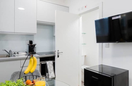 Kensal Green Apartment | Large Studio Apartment 30 mins to Oxford Street