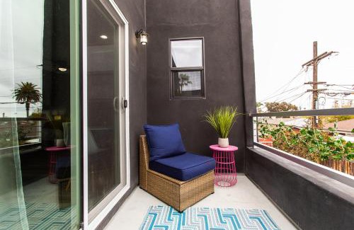 University Heights Apartment | Large-studio-balcony-desk-ac-full-kitchen