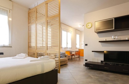 Cirenaica Apartment | Large studio flat with private car park
