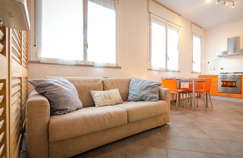 Cirenaica Apartment | Large studio flat with private car park
