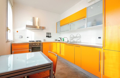 Cirenaica Apartment | Large studio flat with private car park
