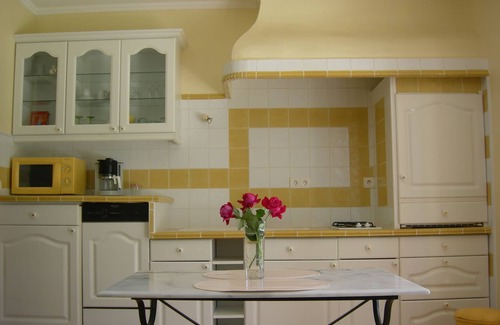 Carnoux-en-Provence Apartment | Large studio with swimming pool in the Cassis Calanques park