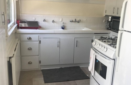 Bluff Heights Apartment | LARGE STUDIO, IN GREAT NEIGHBORHOOD,PET FRIENDLY, PLENTY OF PARKING