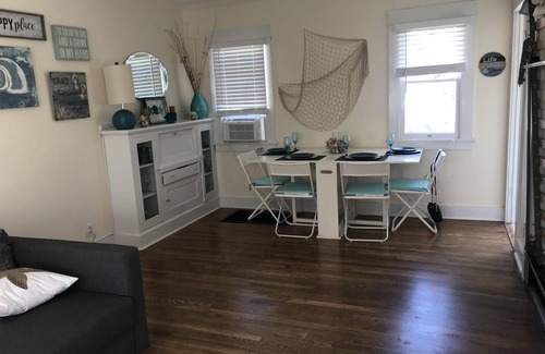 Bluff Heights Apartment | LARGE STUDIO, IN GREAT NEIGHBORHOOD,PET FRIENDLY, PLENTY OF PARKING