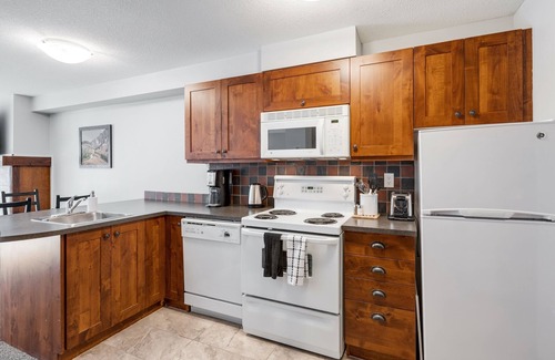 East Kootenay Condo | LARGE Studio | Ski In/Out | Pool & Hot Tubs | Central Upper Village Location