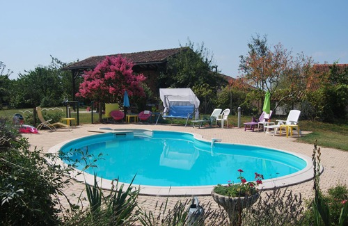 Saint-Loubouer Apartment | Large Studio surrounded by extensive garden with pool