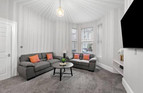 Plymouth House | Large Stylish 6 Bedroom House