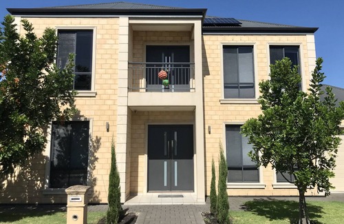 Brooklyn Park House | Large stylish home near city and beach!