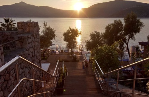 Kalkan Villa | Large Stylish Villa close to the Sea Sleeps 10, Panoramic Sea Views and Pool