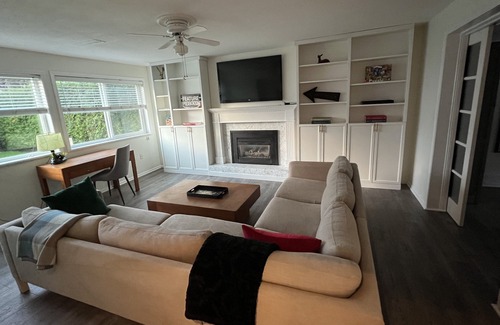 Delta House | Large Suite w/fireplace