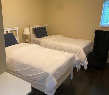 Richmond House | Large suite with independent access