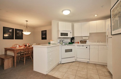 Summit Cove Condo | Large Summit Cove Condo - Free WiFi, Fireplace, Hot Tub, Pool, Close to Slopes