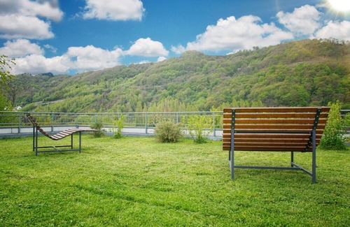 Enkirch Apartment | Large sun-drenched terrace with a view of the Moselle