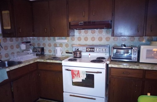 St. Catharines Apartment | Large,sunny, two-room suite accessed from deck on wooded ravine.Eat-in kitchen.