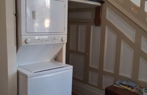 Northside Apartment | Large, Sunny, upper floor Studio.