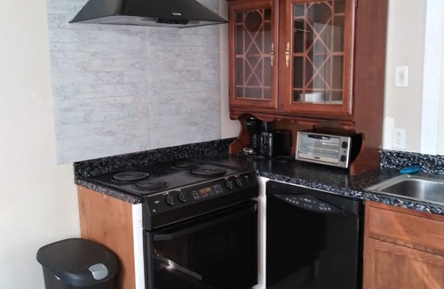 Northside Apartment | Large, Sunny, upper floor Studio.