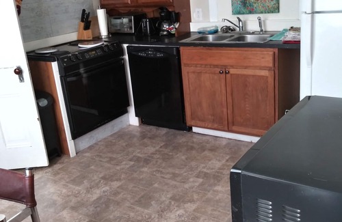Northside Apartment | Large, Sunny, upper floor Studio.
