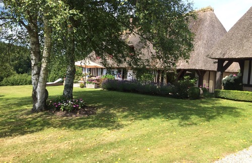 Saint-Benoit-d'Hebertot House | Large Thatched Cottage with Pool