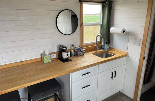 Walker Cabin | Large Tiny Home Cabin - Sleeps 6