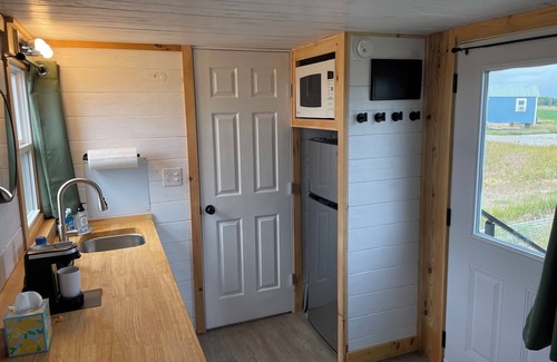 Walker Cabin | Large Tiny Home Cabin - Sleeps 6