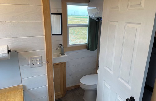 Walker Cabin | Large Tiny Home Cabin - Sleeps 6