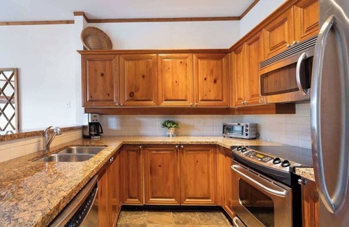 Blackcomb House | Large Townhome, Golf Course Views, Shared Hot Tub