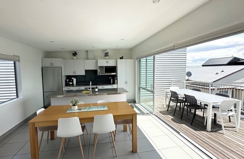 Phillipstown House | Large townhouse. Double garage plus additional parking. Full kitchen and dining.