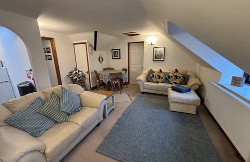 Langton Matravers Apartment | Large Traditional Stone 3 Bedroom 1ST Floor Apartment On The Jurassic Coast.