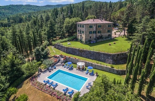 Ripoli Villa | Large Tuscan villa with private pool, AC, views