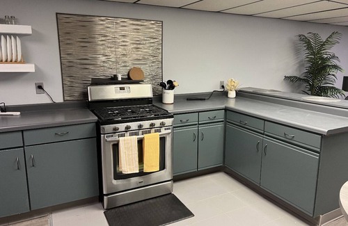 Waukesha Apartment | Large two bedroom lower unit. Downtown Waukesha.