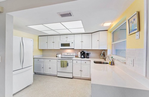 Singer Island Apartment | Large Updated Beach Apartment with a Patio