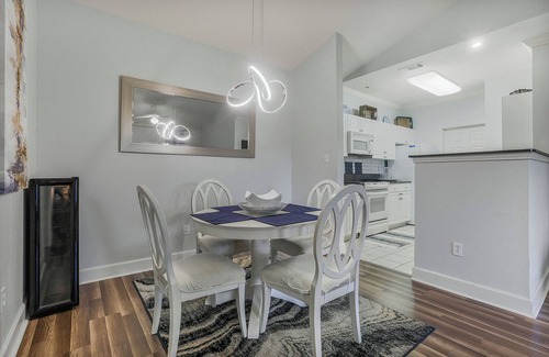 Foley Condo | Large upscale Condo near BEACHES-OWA-all sports complexes-RESORT style pool!