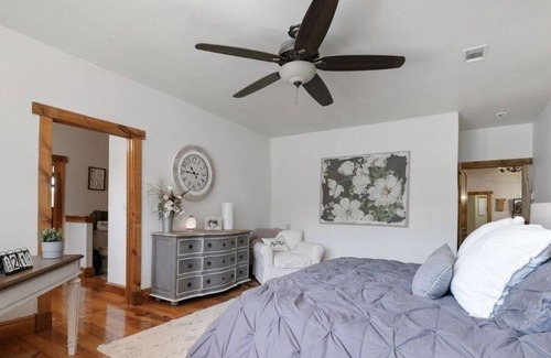 Myra House | Large upscale lake home retreat with plenty of space and privacy.