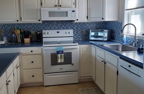 Oscoda House | Large Sandy Beach, Beautiful Beach House on Lake Huron walking dist 2 town&shops