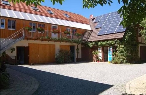 Lippertsreute Apartment | Large vacation apartment*, 120sqm, 4 bedrooms, max. 10 people (8 adults)