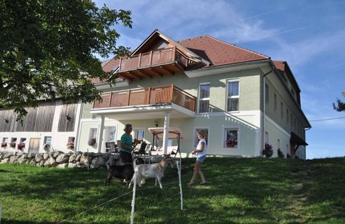Ertl Apartment | Large vacation apartment (150sqm) with balcony for up to 6 people