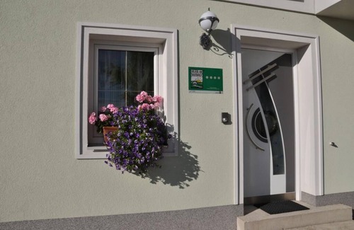 Ertl Apartment | Large vacation apartment (150sqm) with balcony for up to 6 people