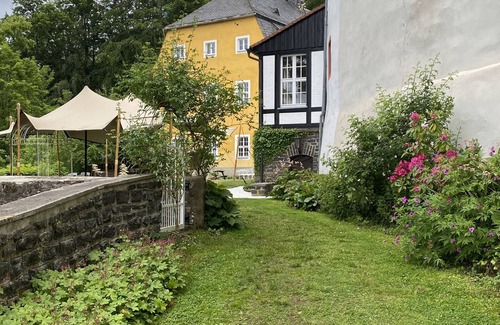Lengefeld Apartment | Large vacation apartment right next to Rauenstein Castle
