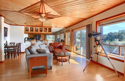 Raymond House | Large Vacation Home, Private Lake, Near Yosemite, Family Reunions, Comfortable