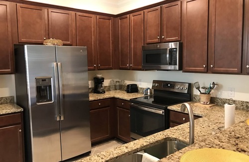 Gran Paradiso Condo | Large Venice townhome plenty of space community pool, 15 minutes from 3 beaches